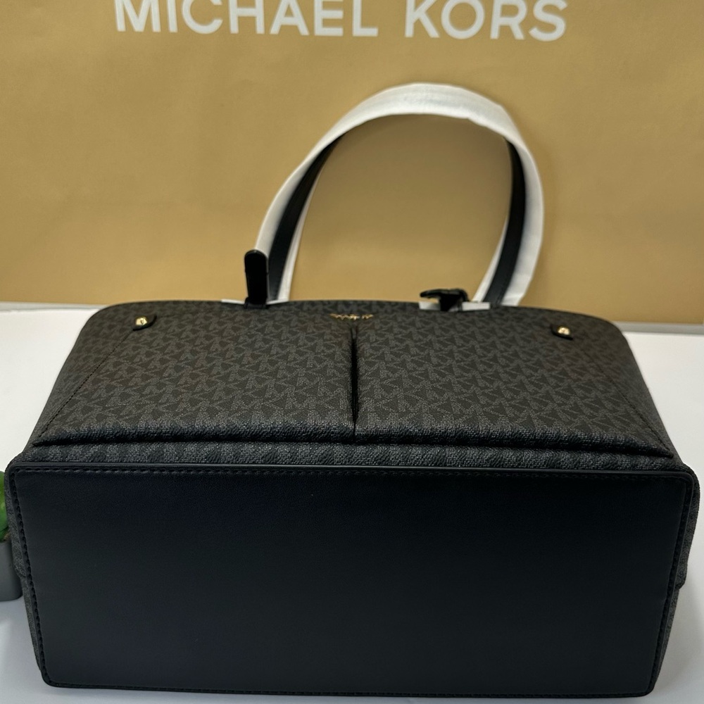 Michael Kors Purse - Picture 7 of 11
